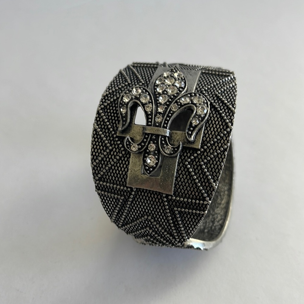Fleur de Lis Bracelet Cuff with Zig Zag Background